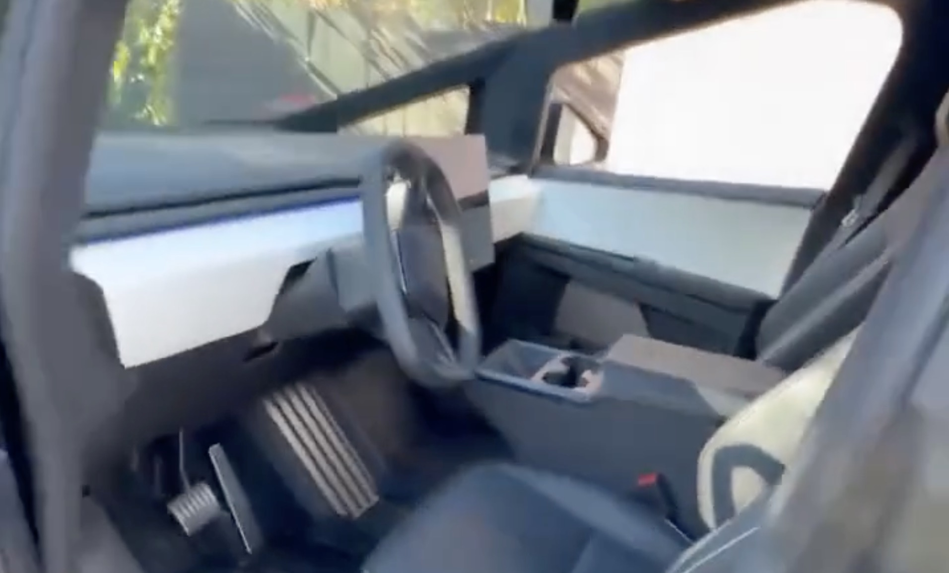 white-decor-interior-dashboard-seats-in-cybertruck-pov-video